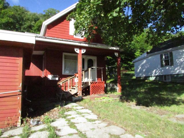 921 W Superior Street, Munising, MI 49862