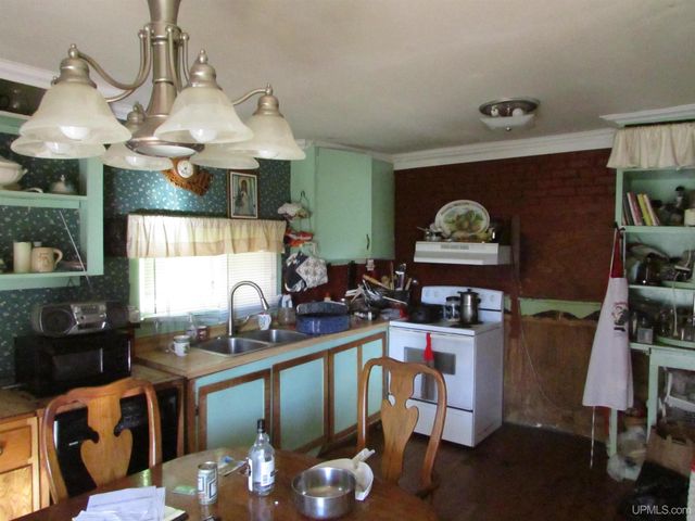 921 W Superior Street, Munising, MI 49862