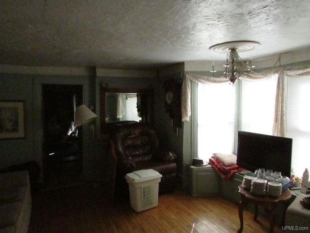 921 W Superior Street, Munising, MI 49862