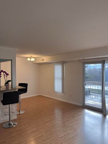 30445 W 14 Mile Road 59, Farmington Hills, MI 48334