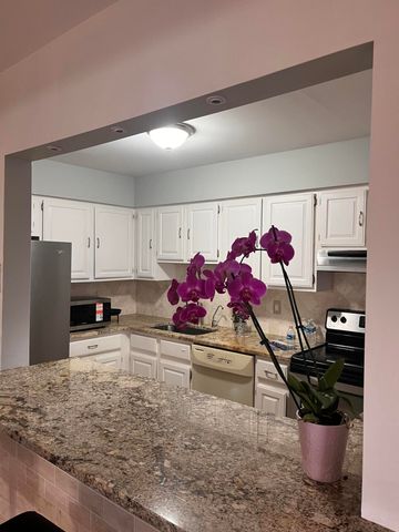 30445 W 14 Mile Road 59, Farmington Hills, MI 48334