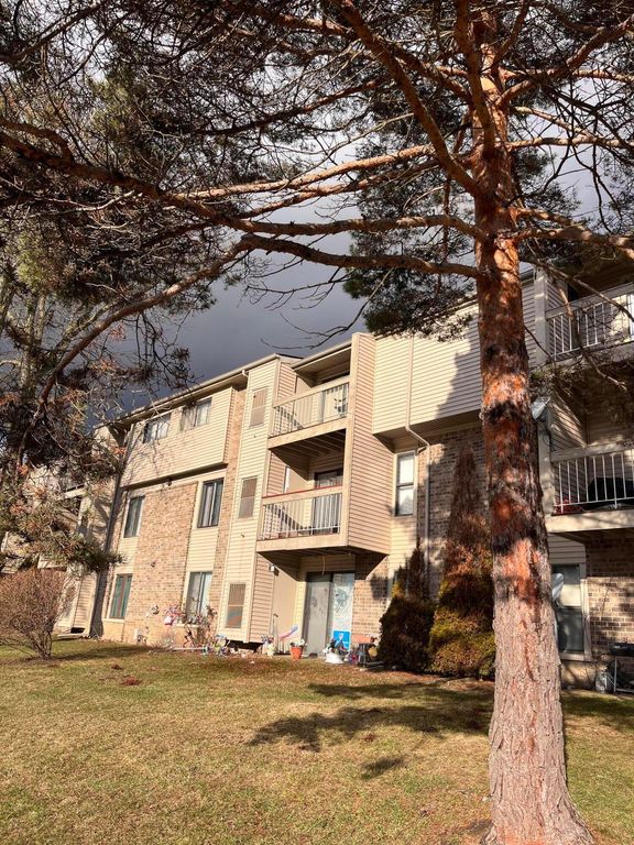 30445 W 14 Mile Road 59, Farmington Hills, MI 48334