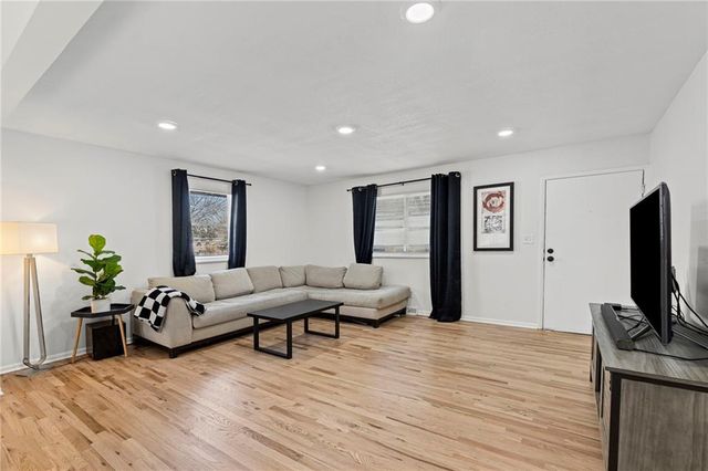 613 N Lincoln Street, Olathe, KS 66061