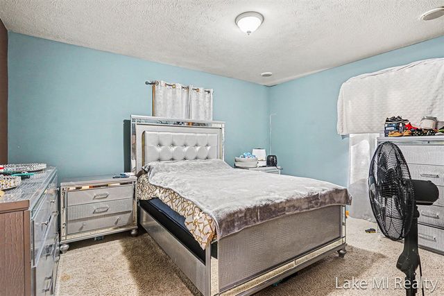 429 Pine Lake Court, Holland, MI 49424