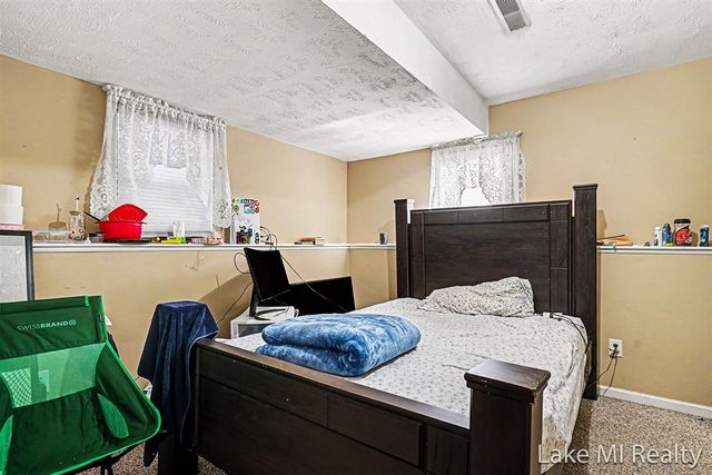 429 Pine Lake Court, Holland, MI 49424