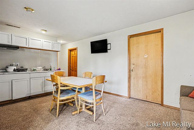429 Pine Lake Court, Holland, MI 49424
