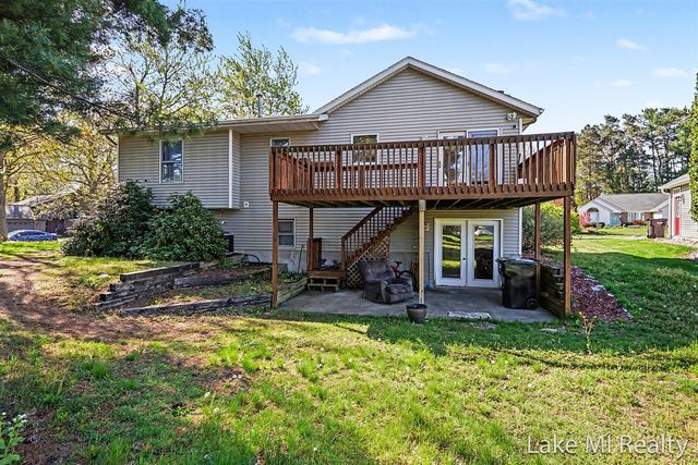 429 Pine Lake Court, Holland, MI 49424