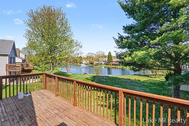 429 Pine Lake Court, Holland, MI 49424
