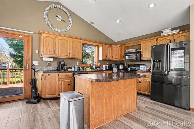429 Pine Lake Court, Holland, MI 49424