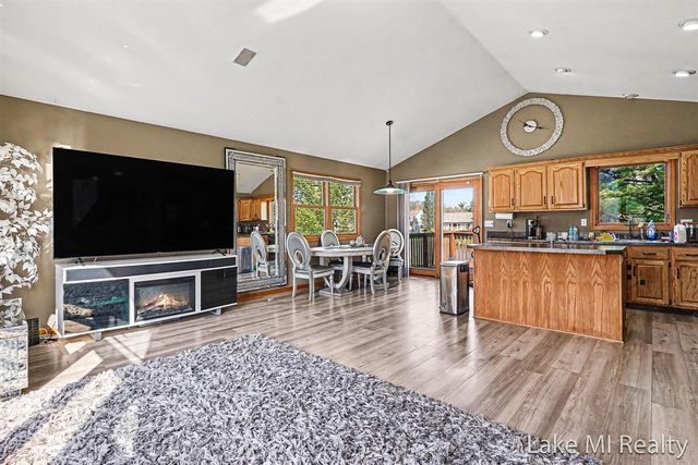 429 Pine Lake Court, Holland, MI 49424