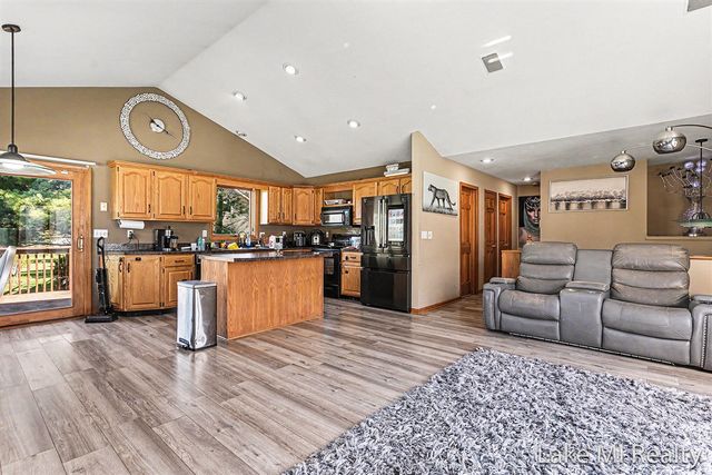 429 Pine Lake Court, Holland, MI 49424