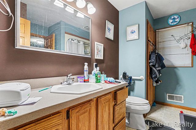 429 Pine Lake Court, Holland, MI 49424