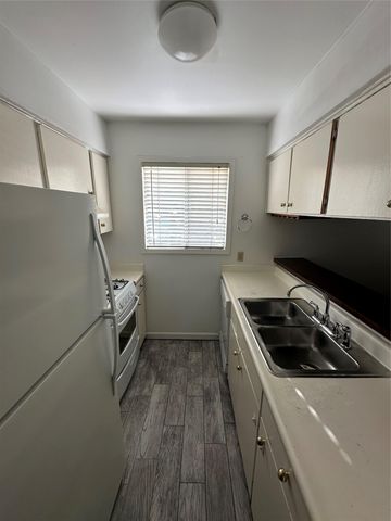 104 E 32nd ST 105, Austin, TX 78705