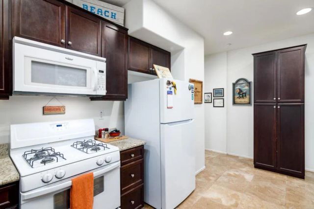 27494 Hazelhurst Street 2, Murrieta, CA 92562
