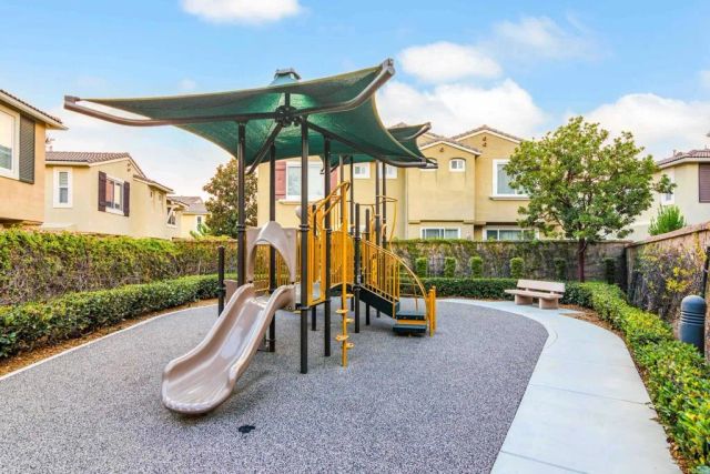 27494 Hazelhurst Street 2, Murrieta, CA 92562