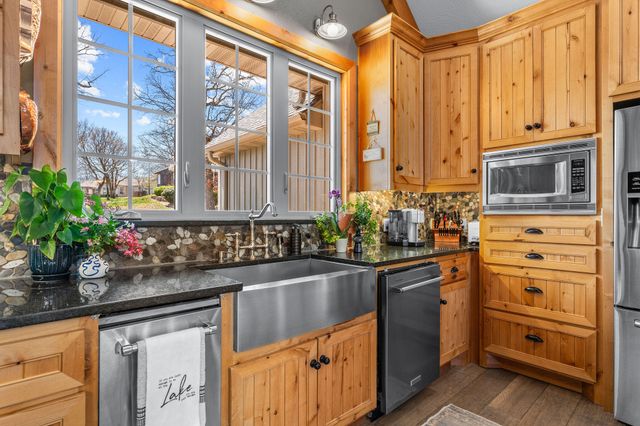 429 Hidden Shores Drive, Branson West, MO 65737