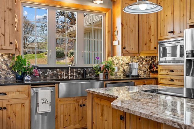 429 Hidden Shores Drive, Branson West, MO 65737