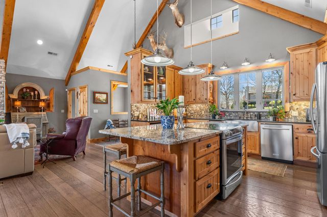 429 Hidden Shores Drive, Branson West, MO 65737