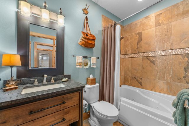 429 Hidden Shores Drive, Branson West, MO 65737