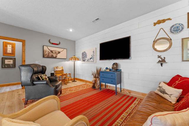 429 Hidden Shores Drive, Branson West, MO 65737