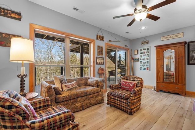 429 Hidden Shores Drive, Branson West, MO 65737