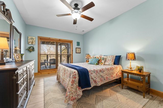 429 Hidden Shores Drive, Branson West, MO 65737