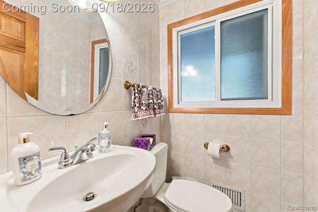4720 Chapel Drive, Troy, MI 48085