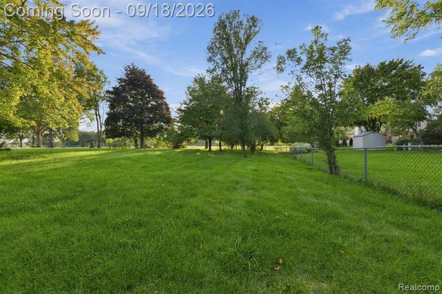 4720 Chapel Drive, Troy, MI 48085