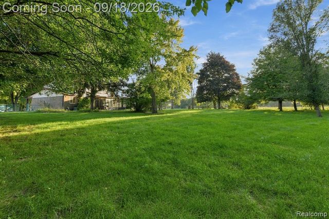 4720 Chapel Drive, Troy, MI 48085