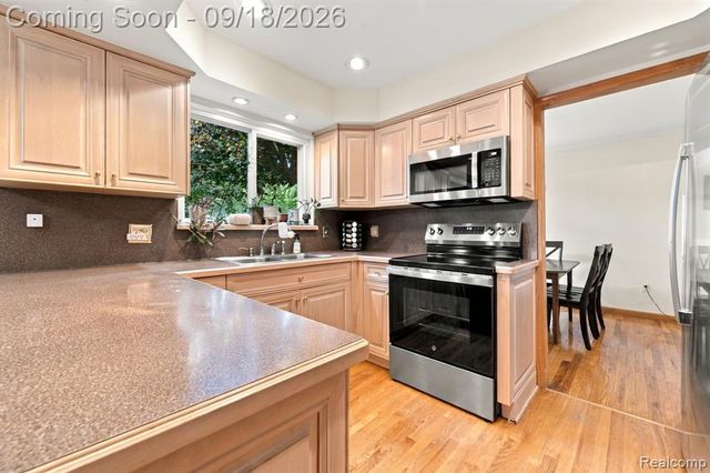 4720 Chapel Drive, Troy, MI 48085