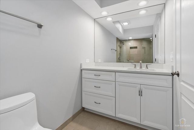 1606 W ORCHARD Place 1606, Arlington Heights, IL 60005