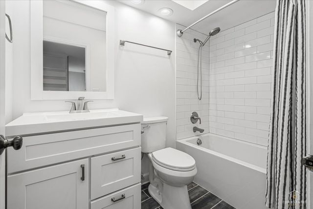 1606 W ORCHARD Place 1606, Arlington Heights, IL 60005