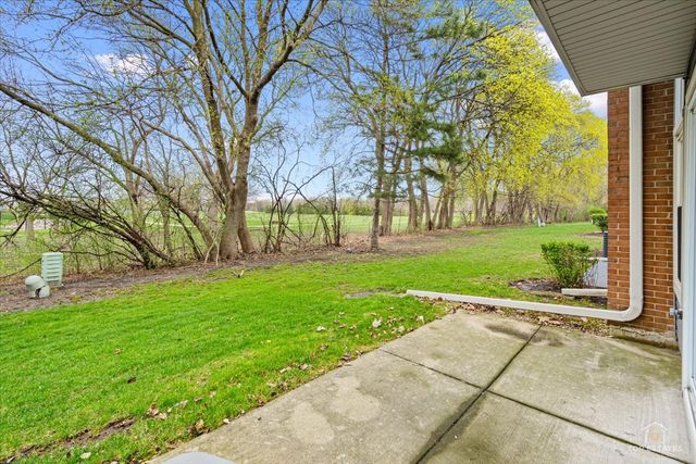 1606 W ORCHARD Place 1606, Arlington Heights, IL 60005