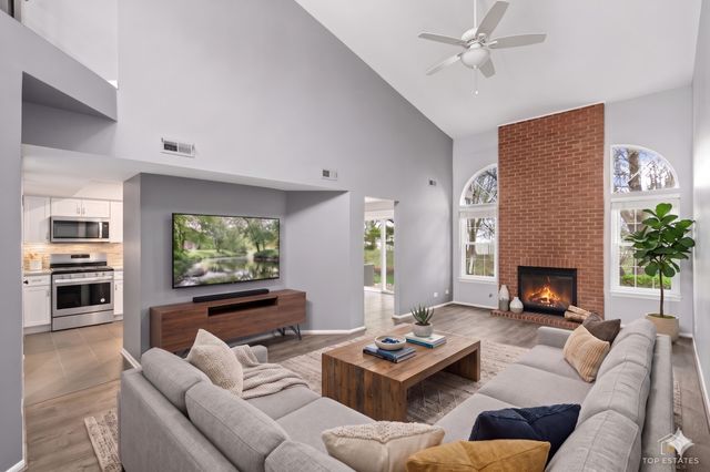 1606 W ORCHARD Place 1606, Arlington Heights, IL 60005