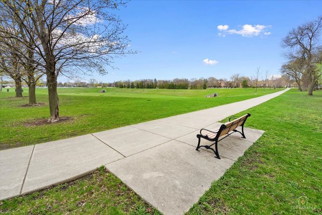 1606 W ORCHARD Place 1606, Arlington Heights, IL 60005