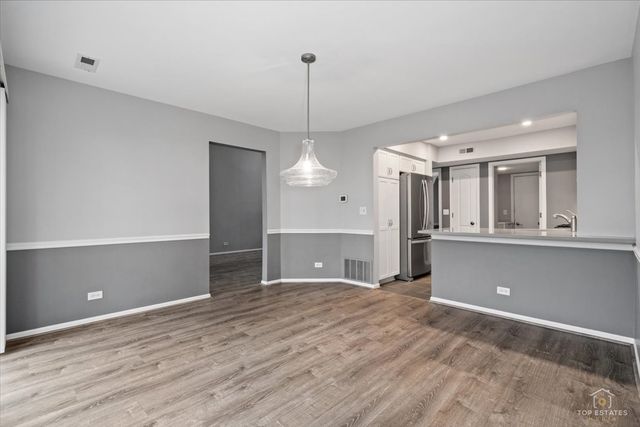 1606 W ORCHARD Place 1606, Arlington Heights, IL 60005