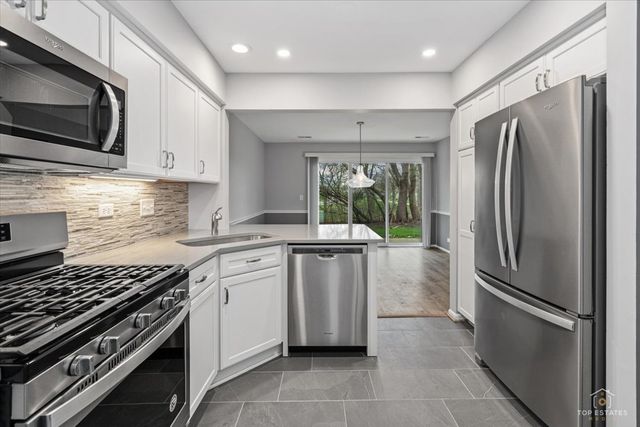 1606 W ORCHARD Place 1606, Arlington Heights, IL 60005