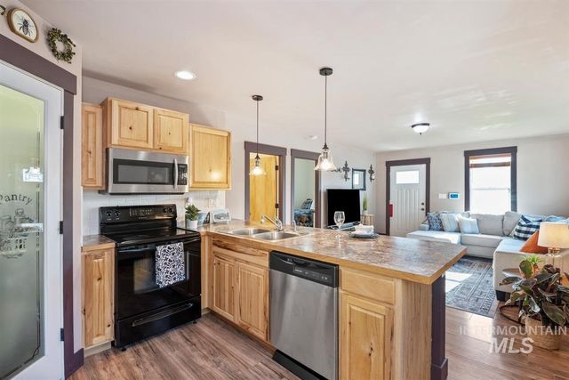835 N 8th E, Mountain Home, ID 83647