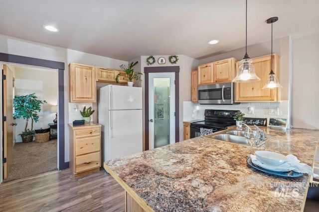 835 N 8th E, Mountain Home, ID 83647