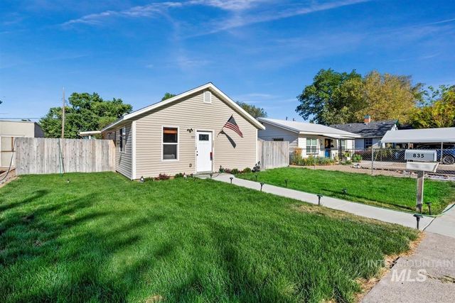 835 N 8th E, Mountain Home, ID 83647