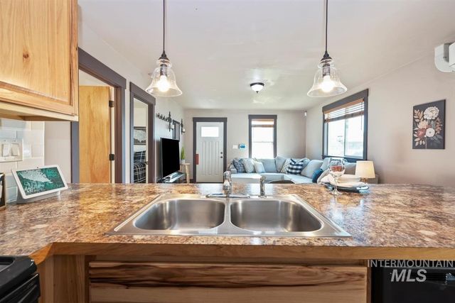 835 N 8th E, Mountain Home, ID 83647