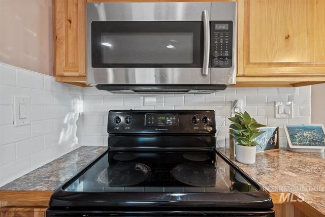 835 N 8th E, Mountain Home, ID 83647
