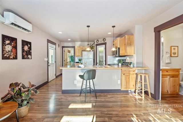835 N 8th E, Mountain Home, ID 83647