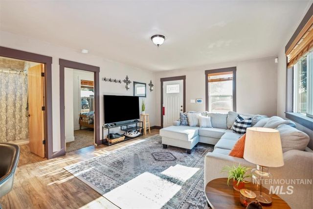 835 N 8th E, Mountain Home, ID 83647