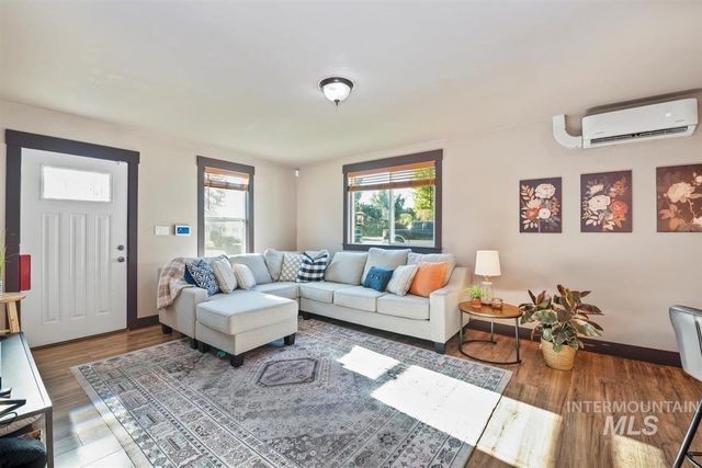 835 N 8th E, Mountain Home, ID 83647