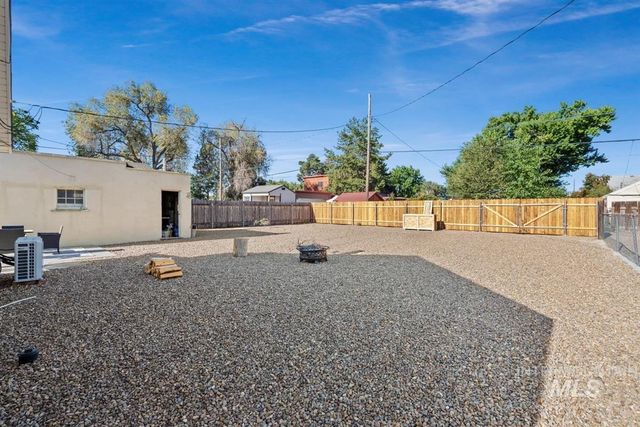 835 N 8th E, Mountain Home, ID 83647