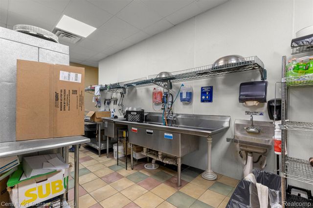 22905 Michigan Avenue, Dearborn, MI 48124