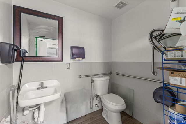 22905 Michigan Avenue, Dearborn, MI 48124