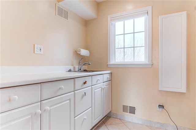 5709 W 164 Street, Stilwell, KS 66085