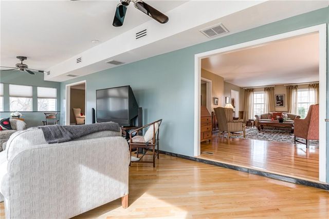 5709 W 164 Street, Stilwell, KS 66085